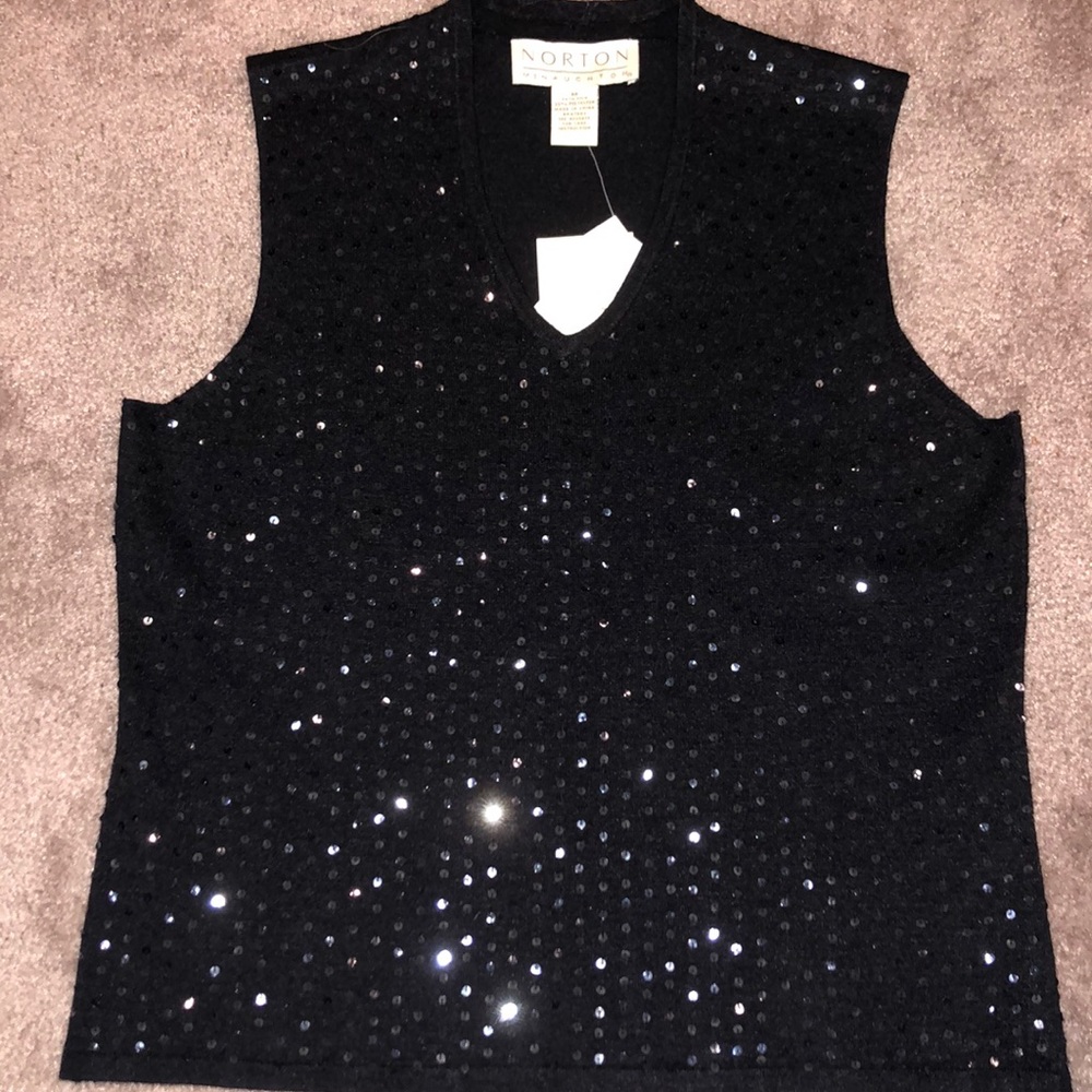 Black sequined silk blend top. NWT Sz M